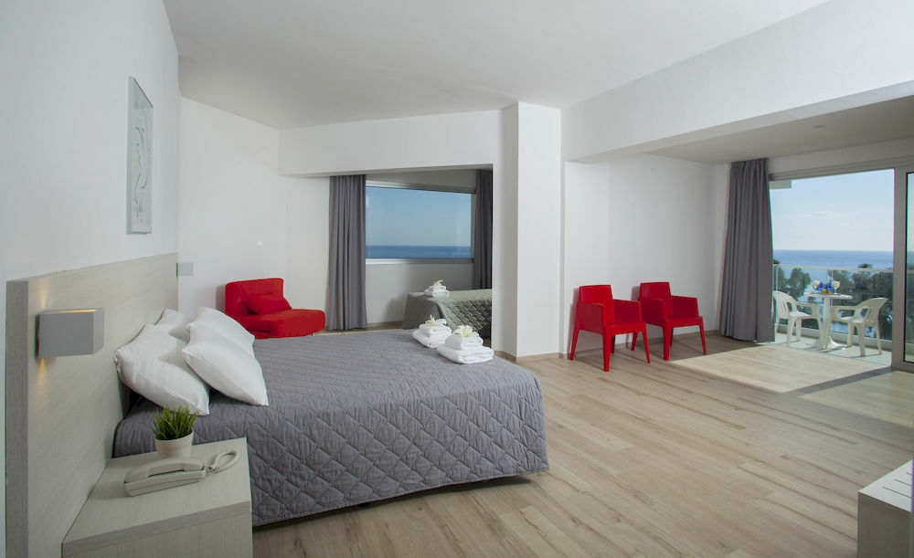 מלון Harmony Bay 3*